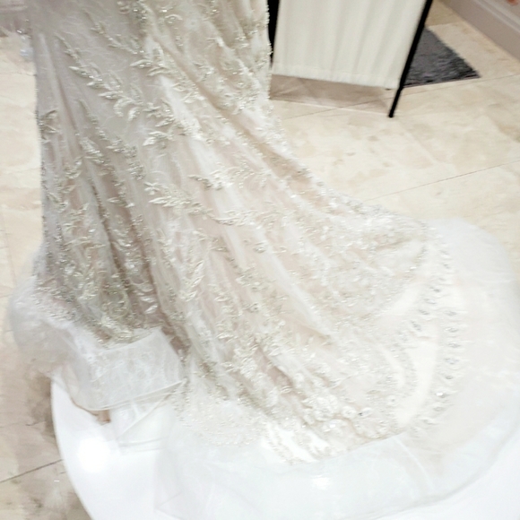 Wedding dress  Size 6 - Picture 4 of 5